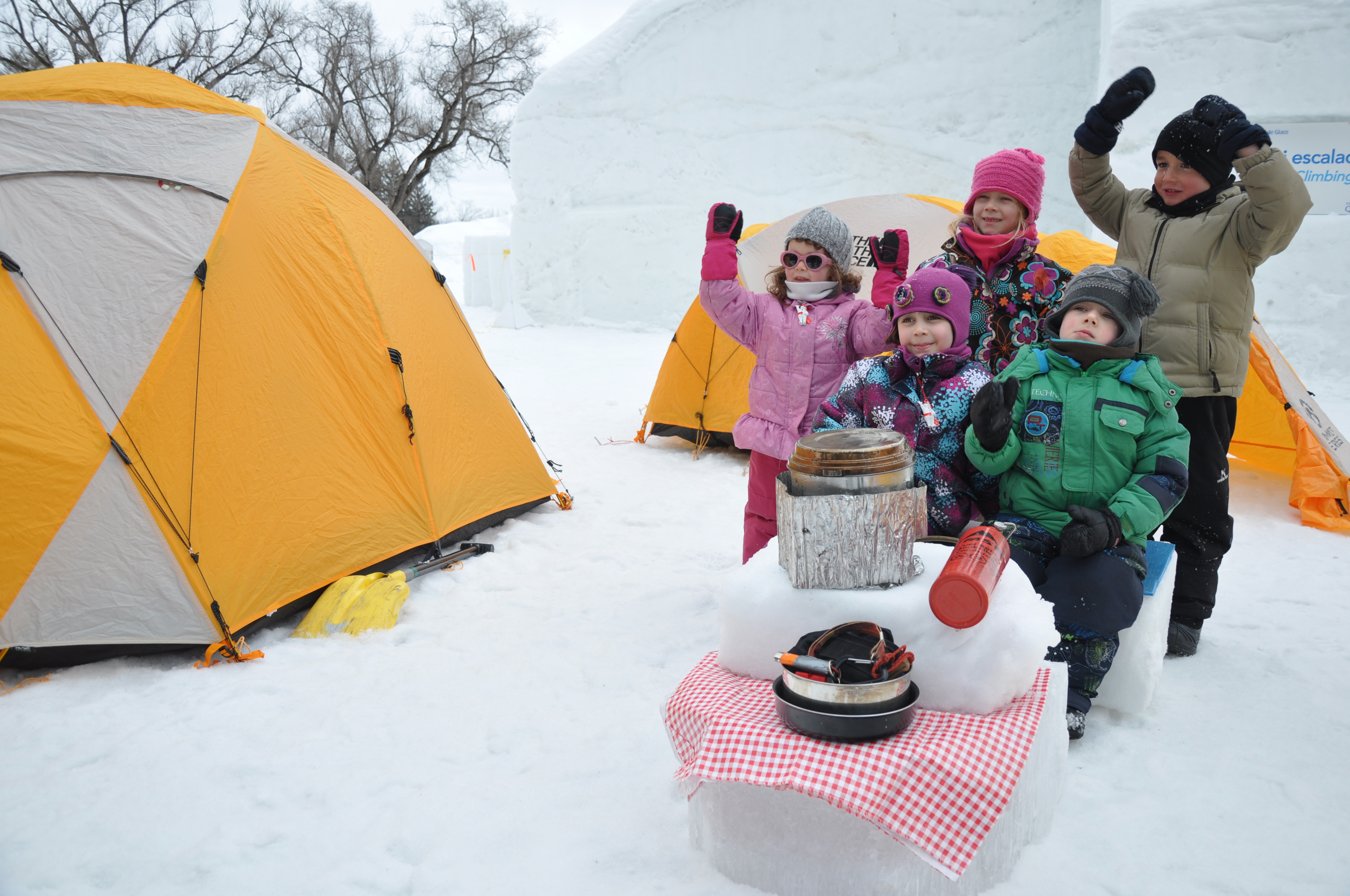 Initiation au camping d'hiver pour familles aventurières